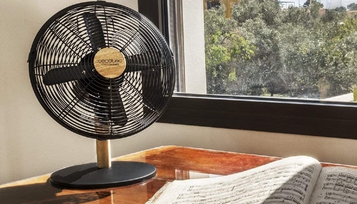 EnergySilence 560 WoodStyle en escritorio
